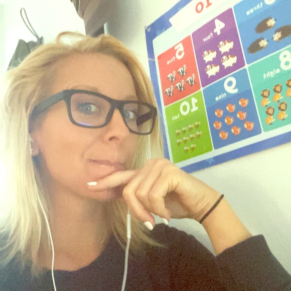 Meet your Posher, Holly - Picture 1 of 2